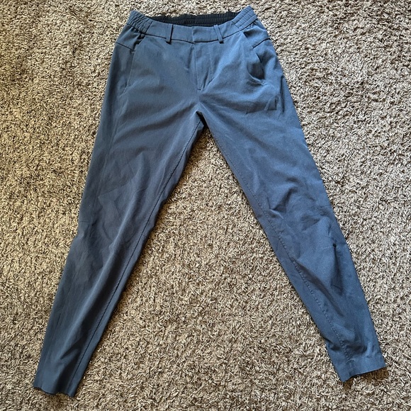 Lululemons Athletica slide button charcoal pants